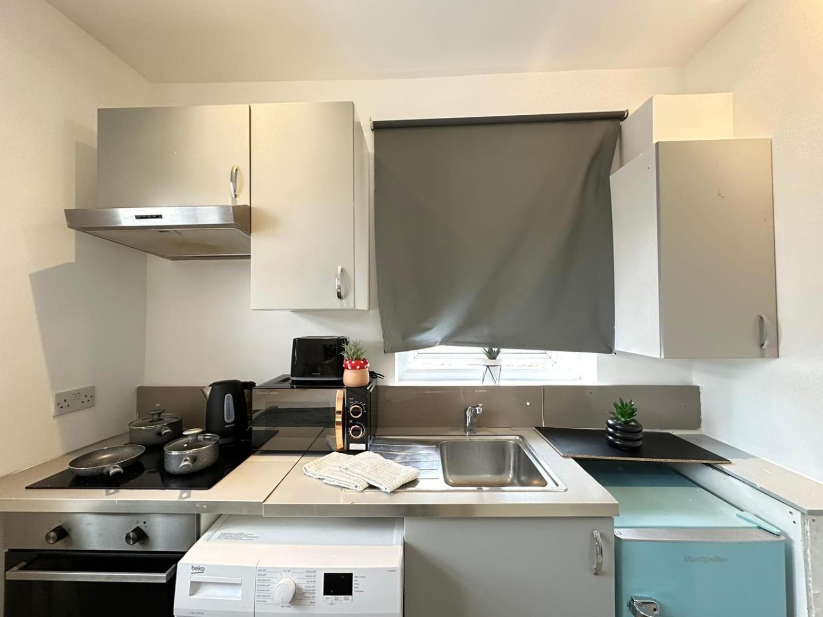 Studio At Harrow Road Apartment *